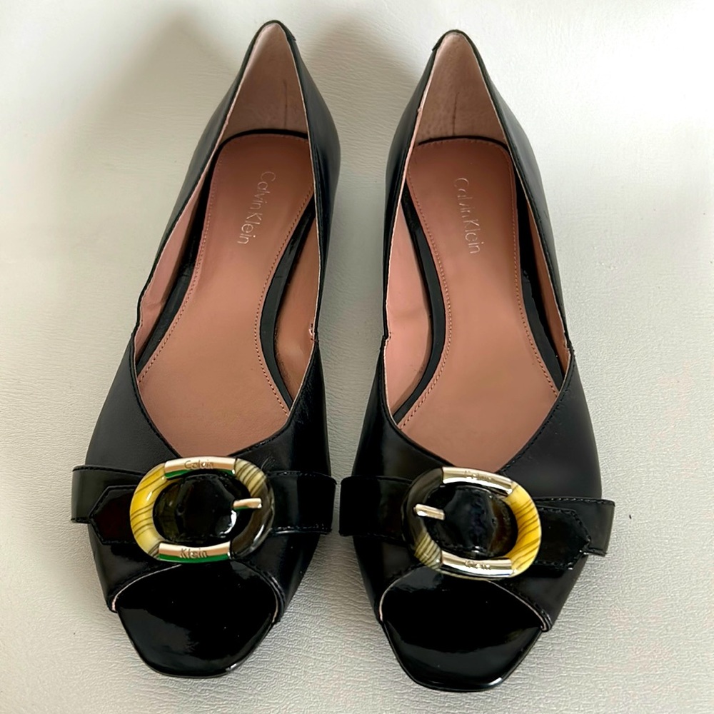 CALVIN KLEIN peep-toe flats